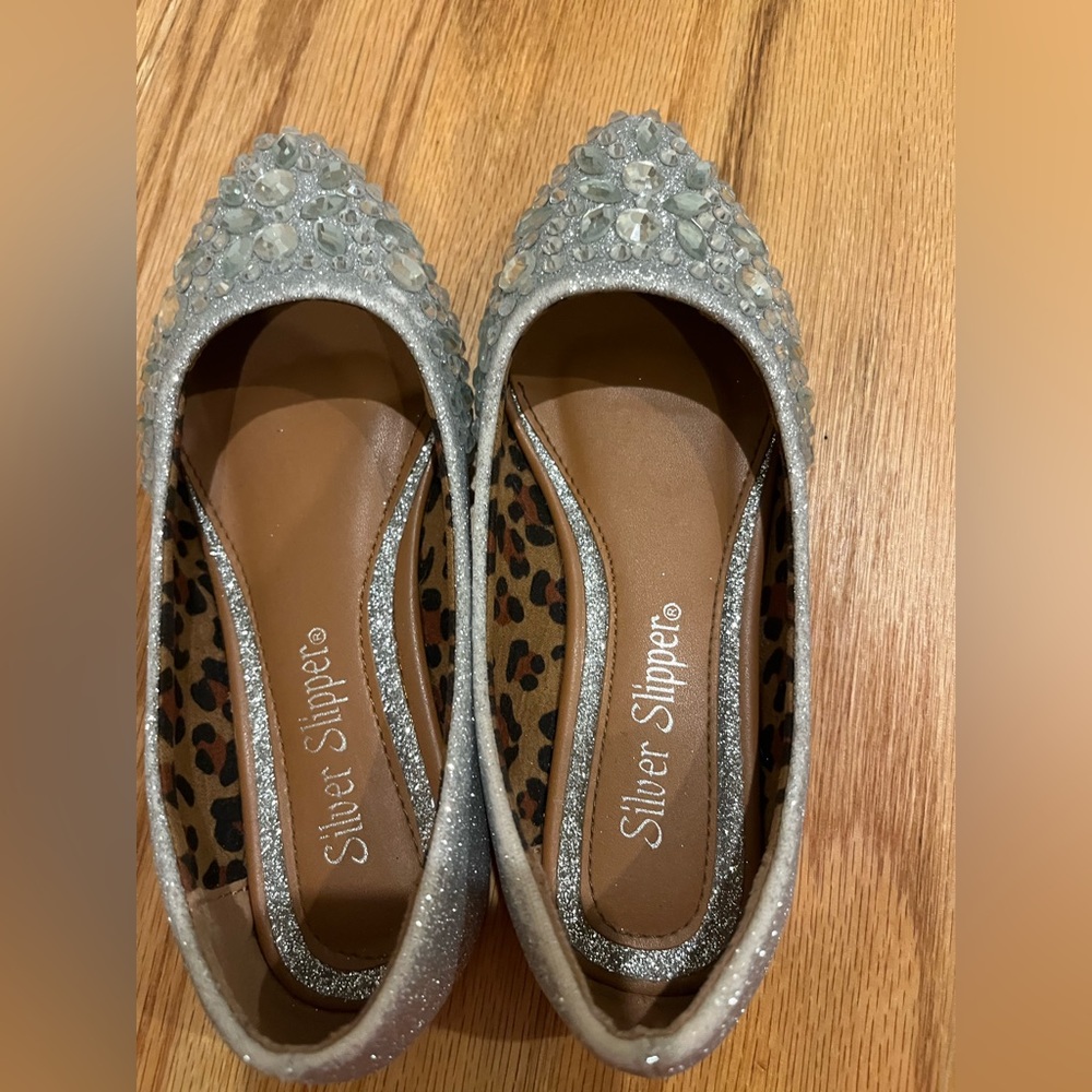 Little girls’ Silver Slipper flats. Size 12